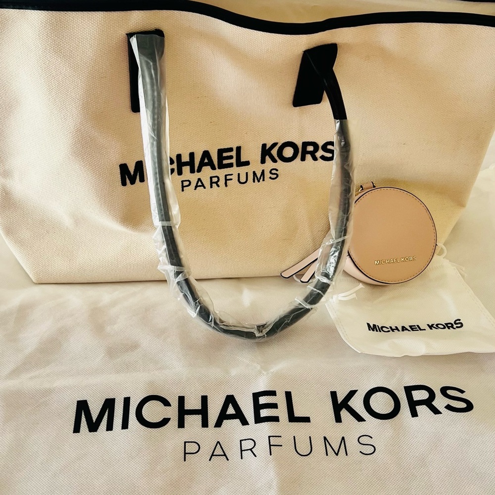 Michael Kors Parfums White Tote with Pink Pouch